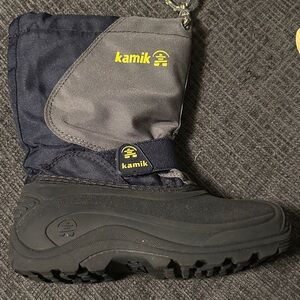 Kamik Kids Boots in Black and Gray